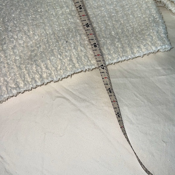 Thick Ribbed Cropped Sweater - Picture 13 of 15